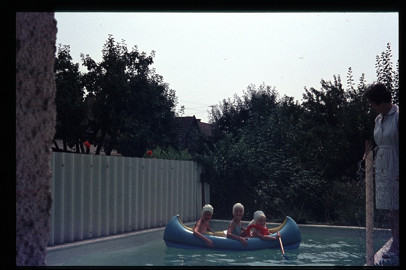 26.Regensburg jul 1969 Ilse,Brigitte,Marion,Peter.JPG